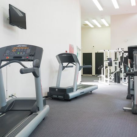 Holiday Inn Monterrey-Parque Fundidora By Ihg Ngoại thất bức ảnh The gym at the University of Brighton