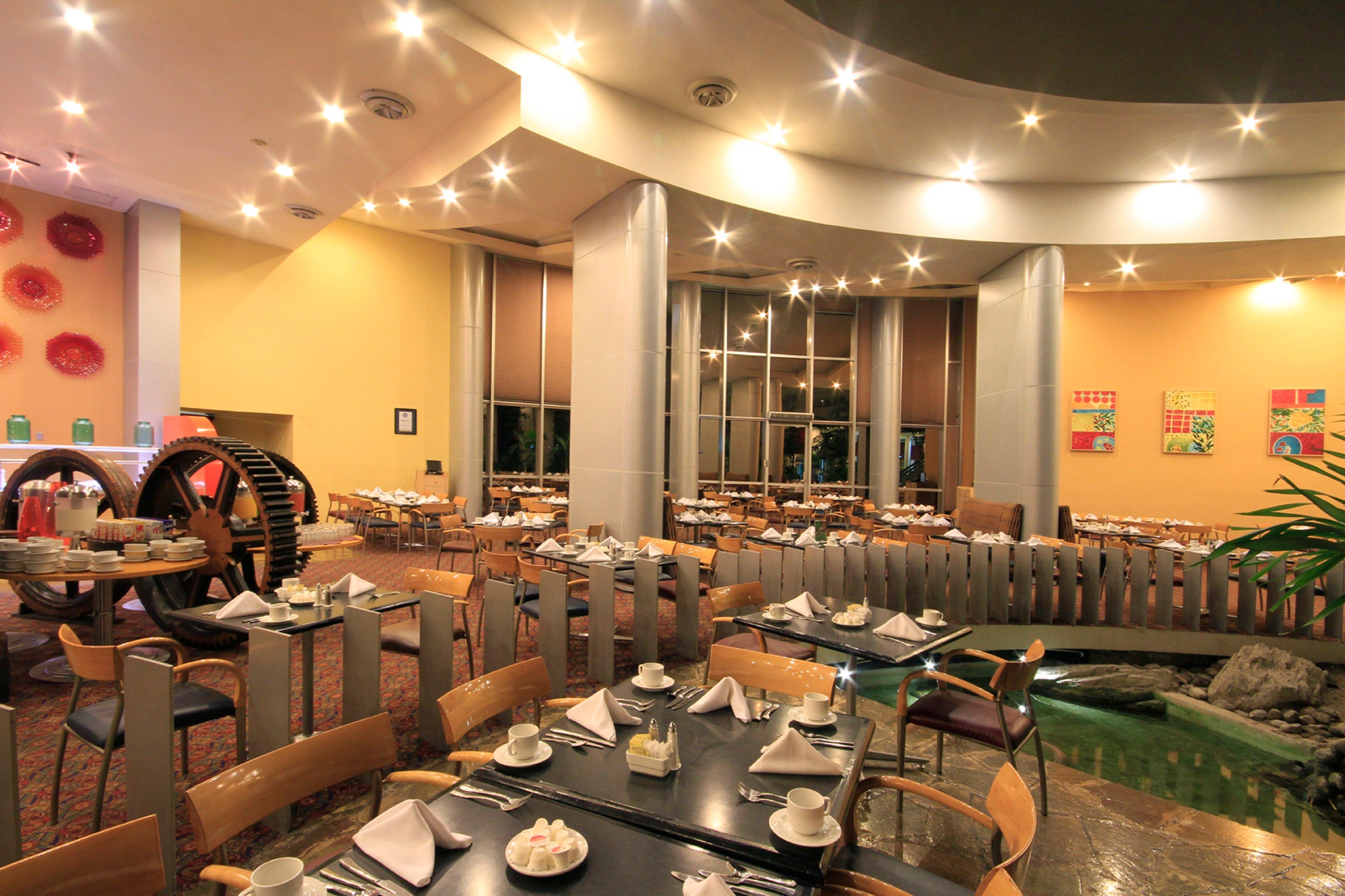Holiday Inn Monterrey-Parque Fundidora By Ihg Ngoại thất bức ảnh The restaurant