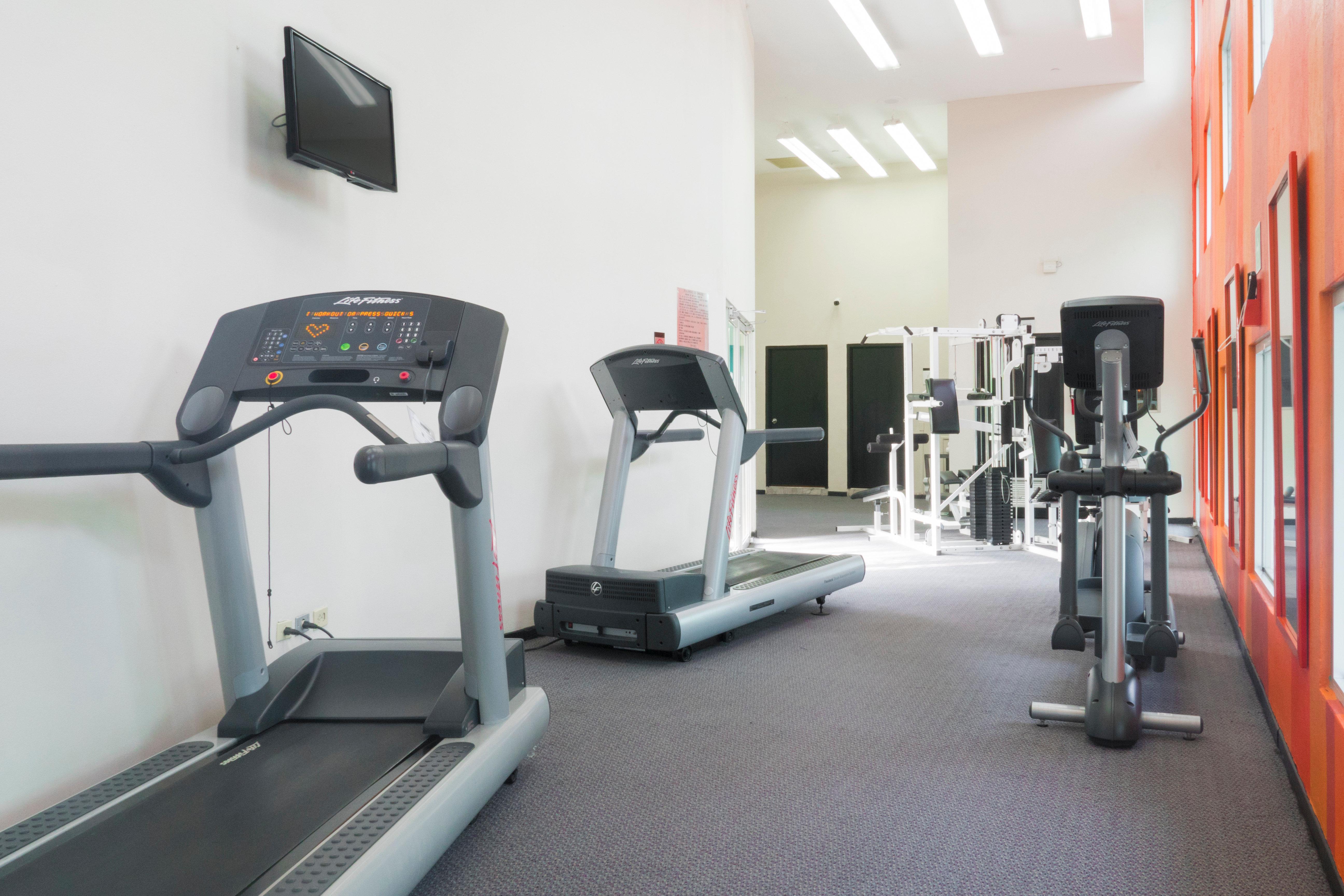 Holiday Inn Monterrey-Parque Fundidora By Ihg Ngoại thất bức ảnh The gym at the University of Brighton