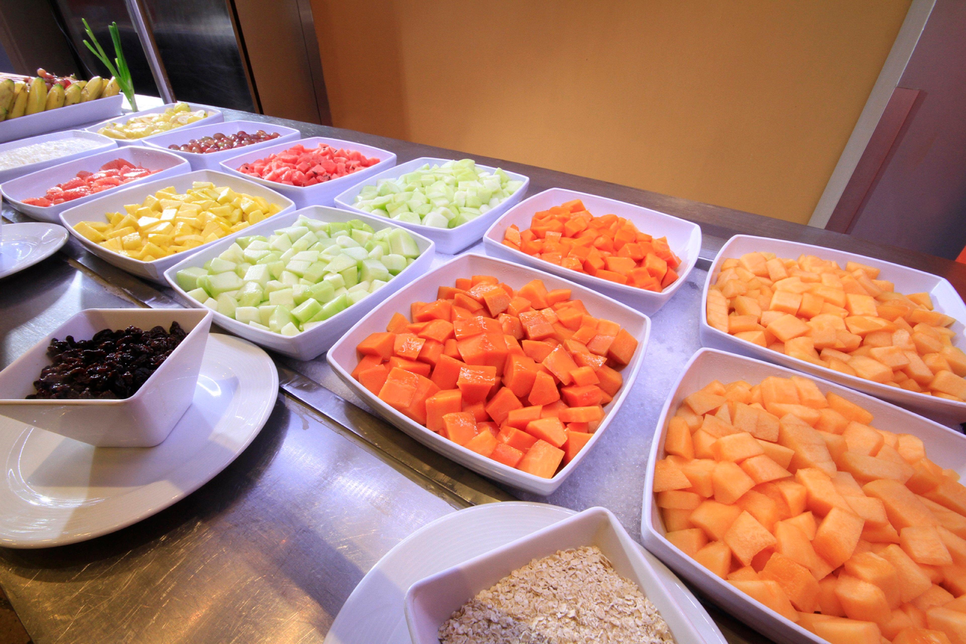 Holiday Inn Monterrey-Parque Fundidora By Ihg Ngoại thất bức ảnh Fruit salad