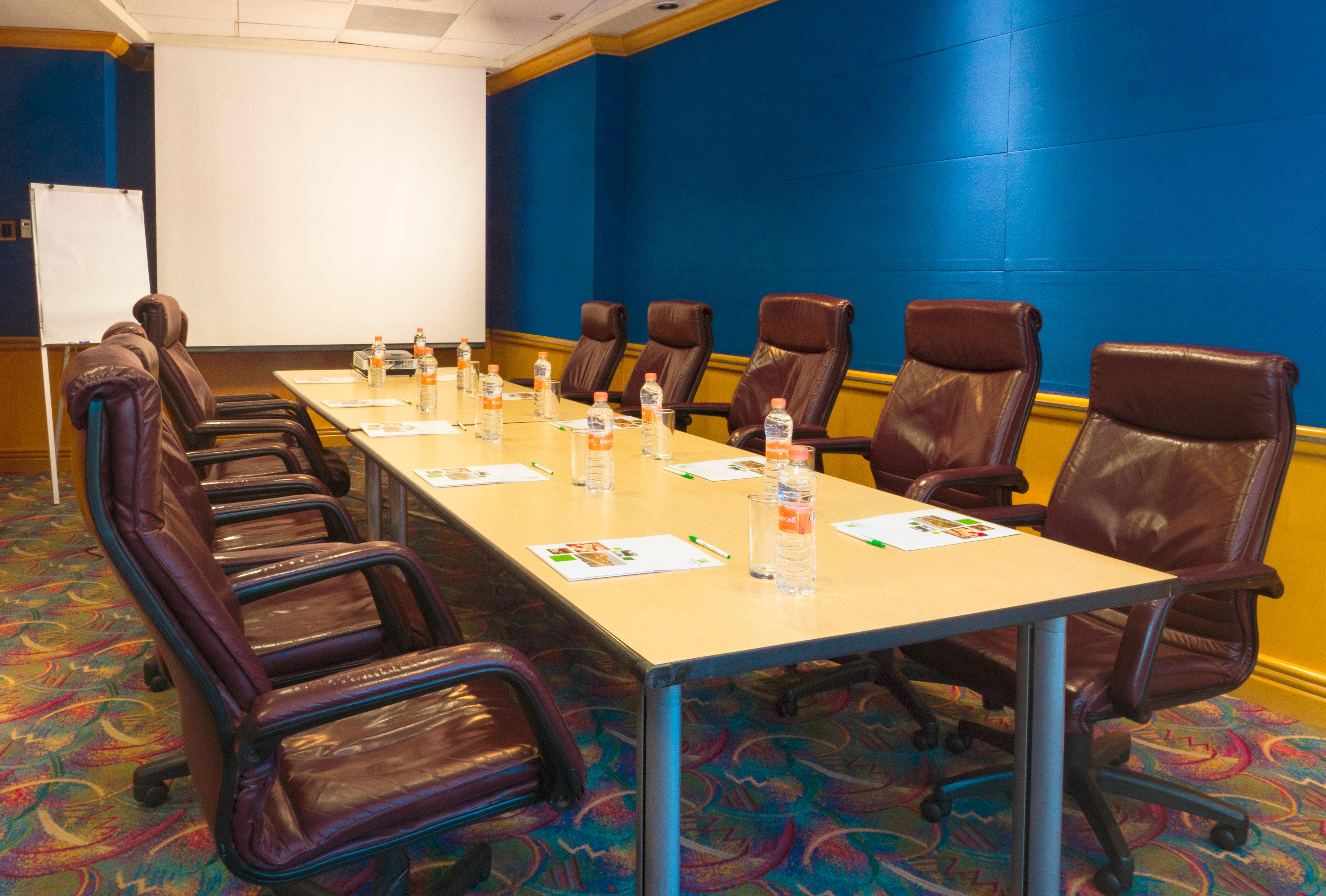 Holiday Inn Monterrey-Parque Fundidora By Ihg Ngoại thất bức ảnh A boardroom at the National Space Centre