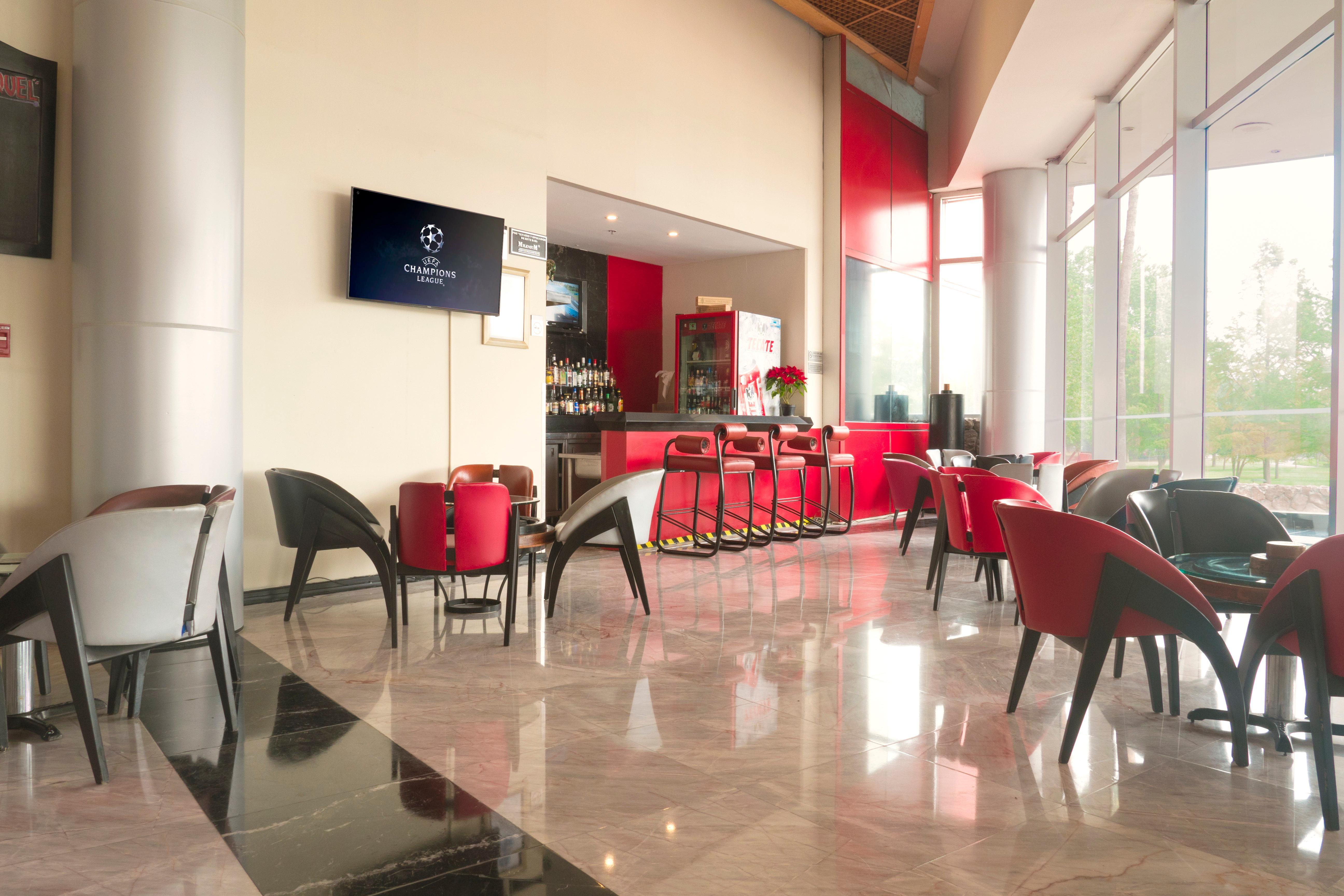 Holiday Inn Monterrey-Parque Fundidora By Ihg Ngoại thất bức ảnh The lounge at the airport