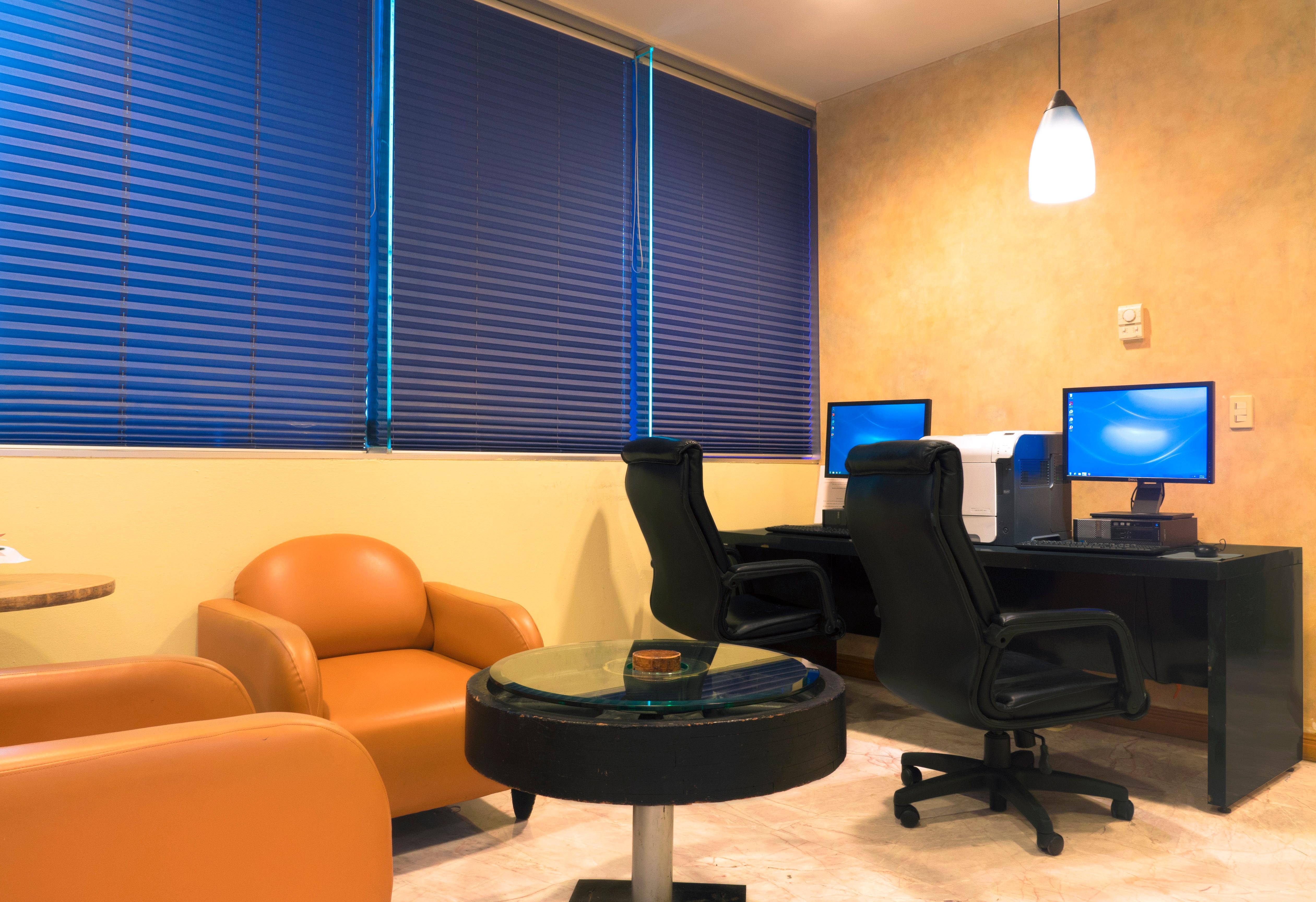 Holiday Inn Monterrey-Parque Fundidora By Ihg Ngoại thất bức ảnh A business center at a hotel