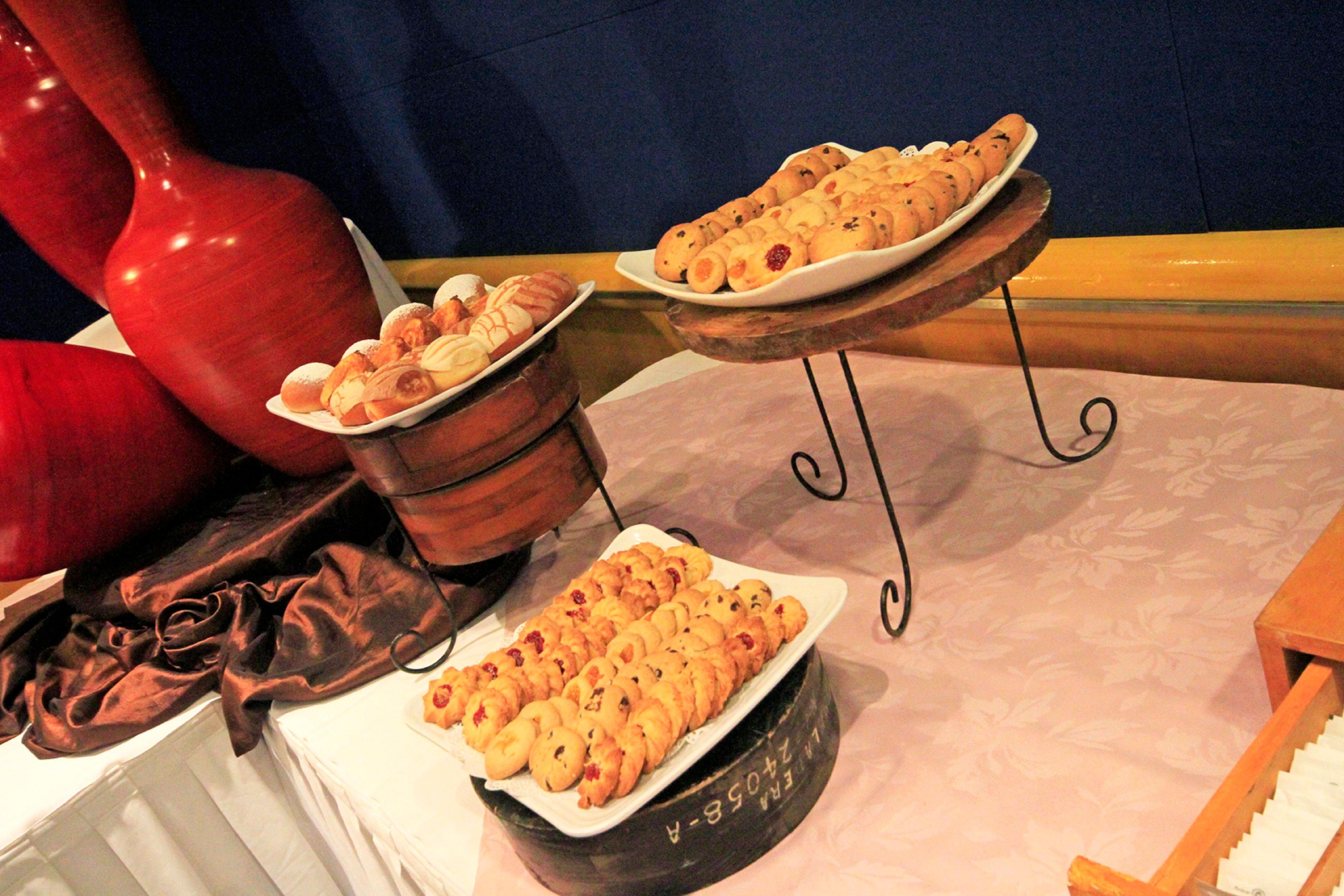 Holiday Inn Monterrey-Parque Fundidora By Ihg Ngoại thất bức ảnh A selection of canapés