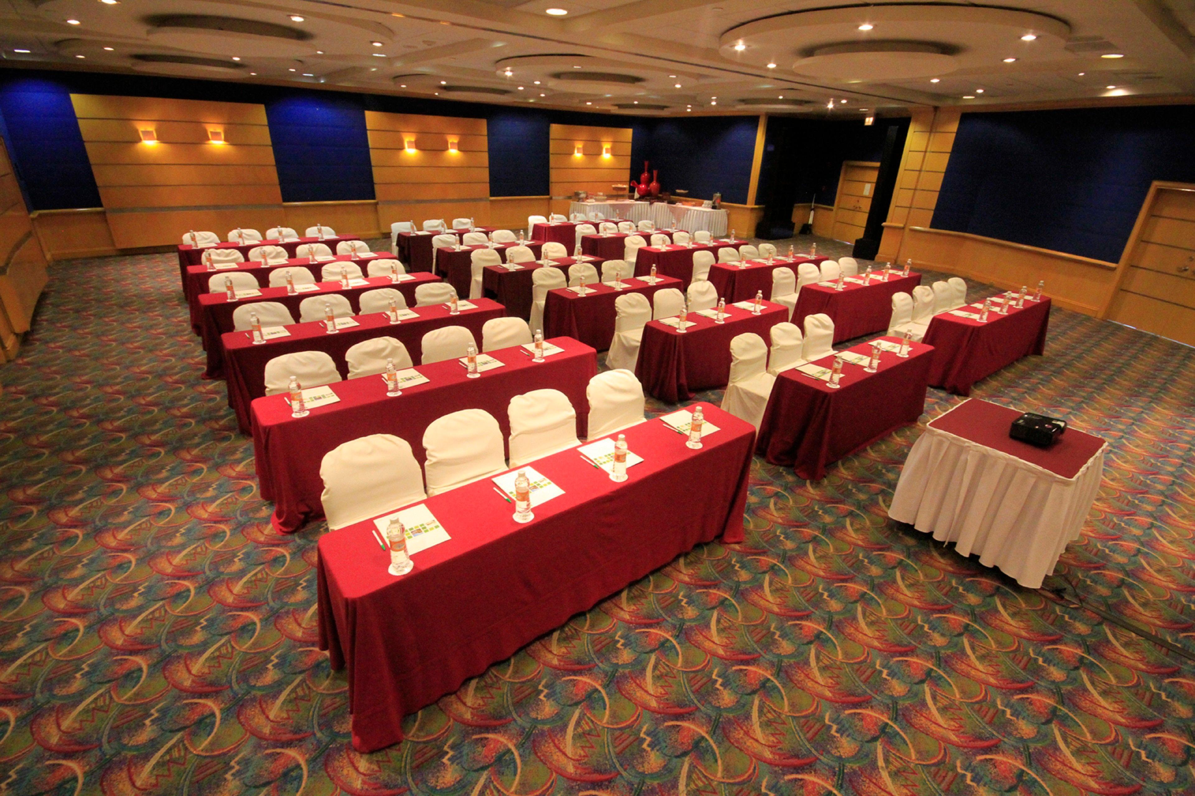 Holiday Inn Monterrey-Parque Fundidora By Ihg Ngoại thất bức ảnh A meeting room at a hotel