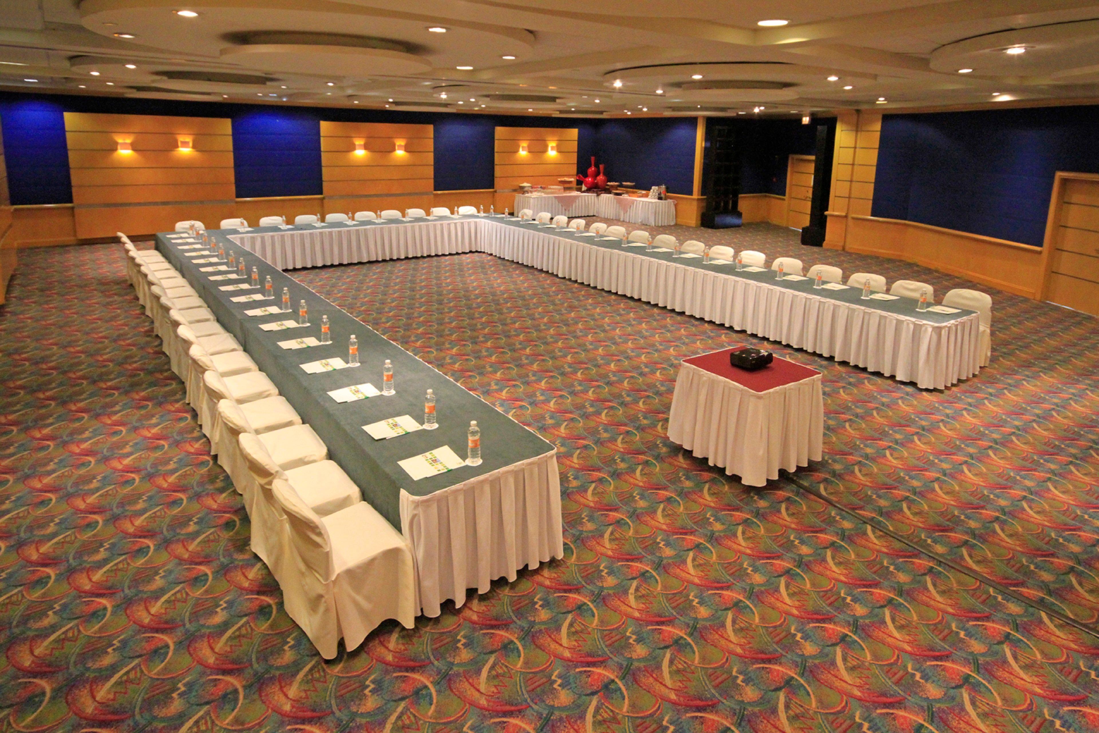 Holiday Inn Monterrey-Parque Fundidora By Ihg Ngoại thất bức ảnh U-shaped table layout