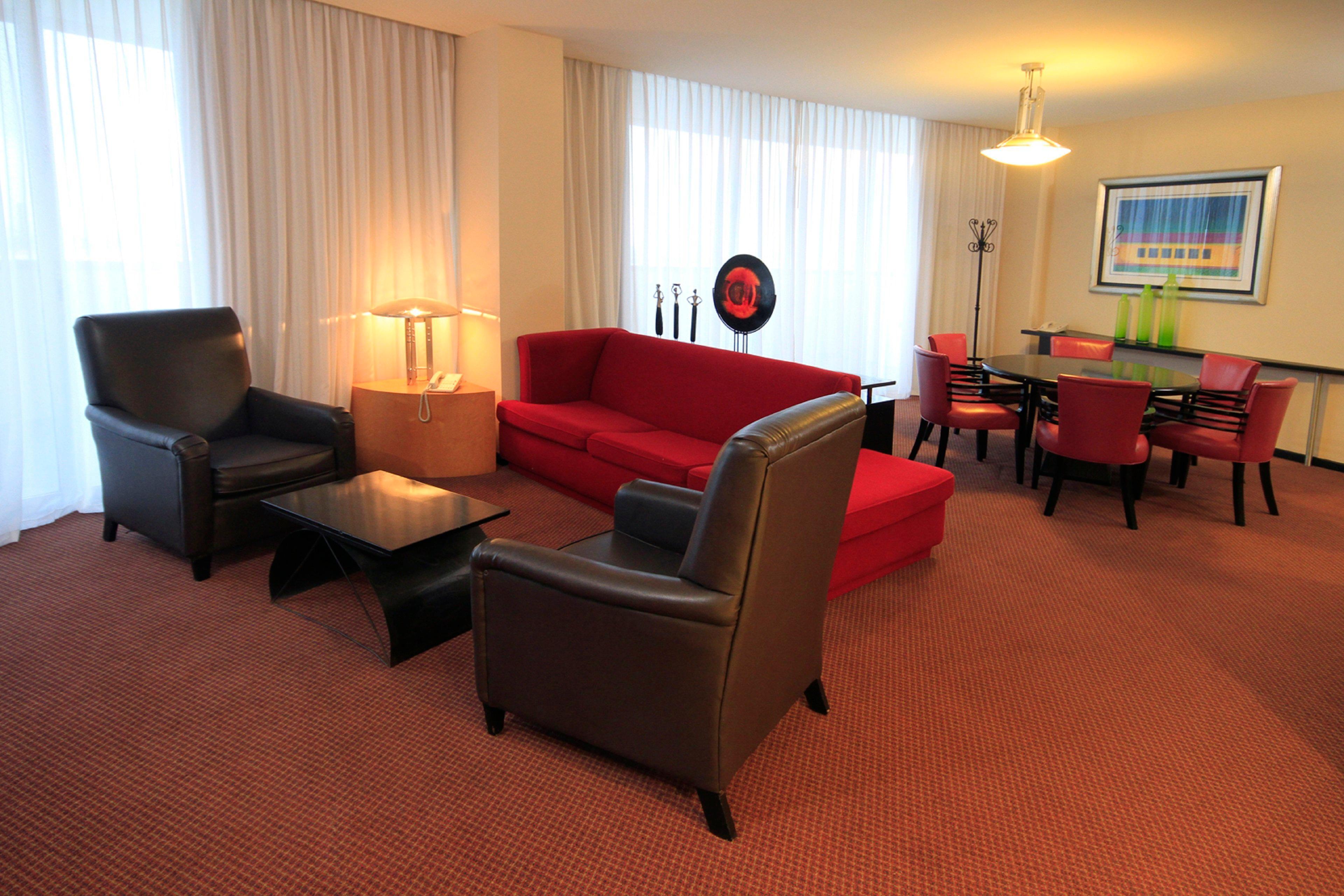Holiday Inn Monterrey-Parque Fundidora By Ihg Ngoại thất bức ảnh A living room in a typical apartment