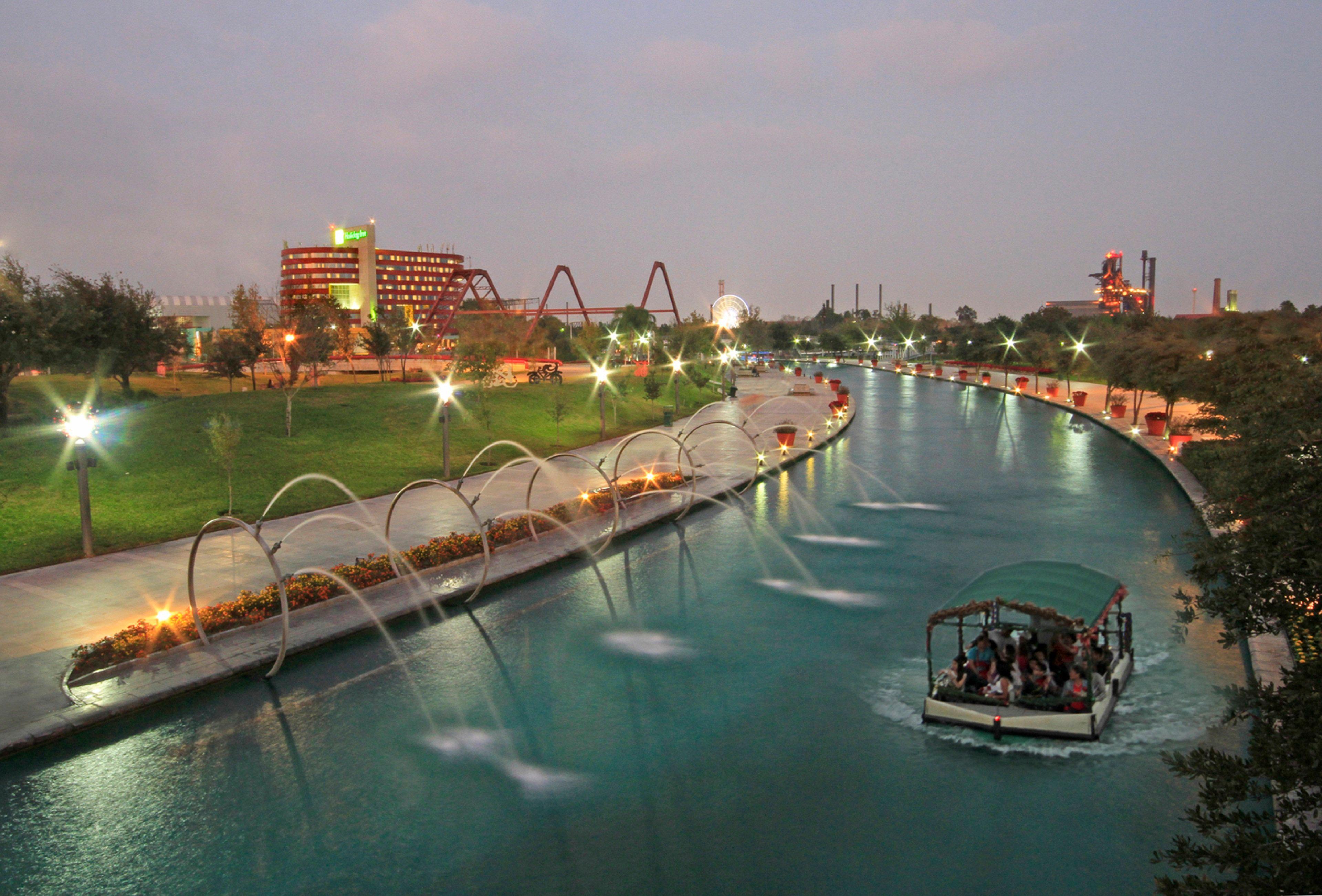 Holiday Inn Monterrey-Parque Fundidora By Ihg Ngoại thất bức ảnh The San Antonio River Walk