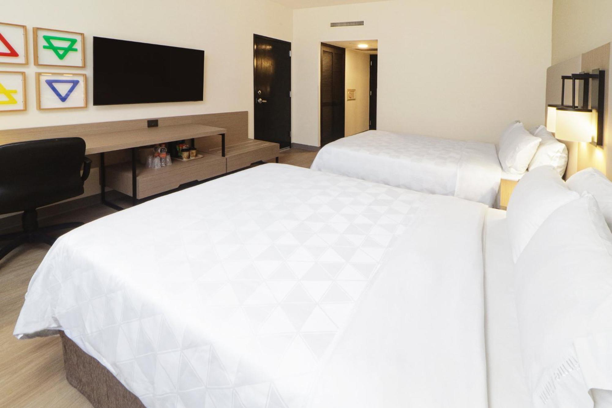 Holiday Inn Monterrey-Parque Fundidora By Ihg Ngoại thất bức ảnh A typical room at the Holiday Inn Express