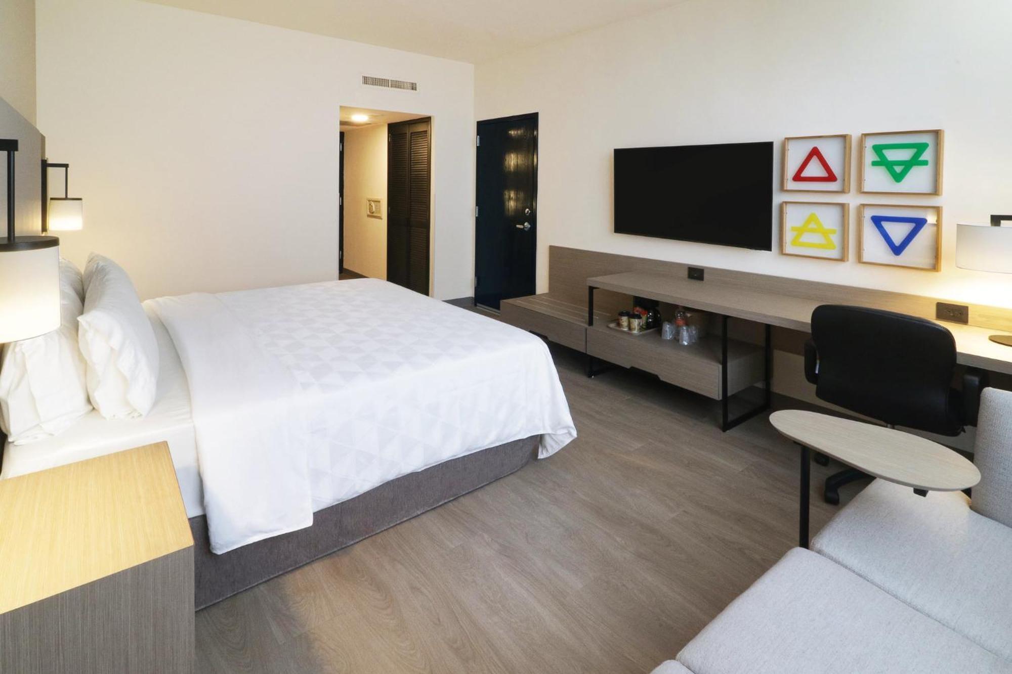 Holiday Inn Monterrey-Parque Fundidora By Ihg Ngoại thất bức ảnh A room at the Hilton Garden Inn in San Francisco