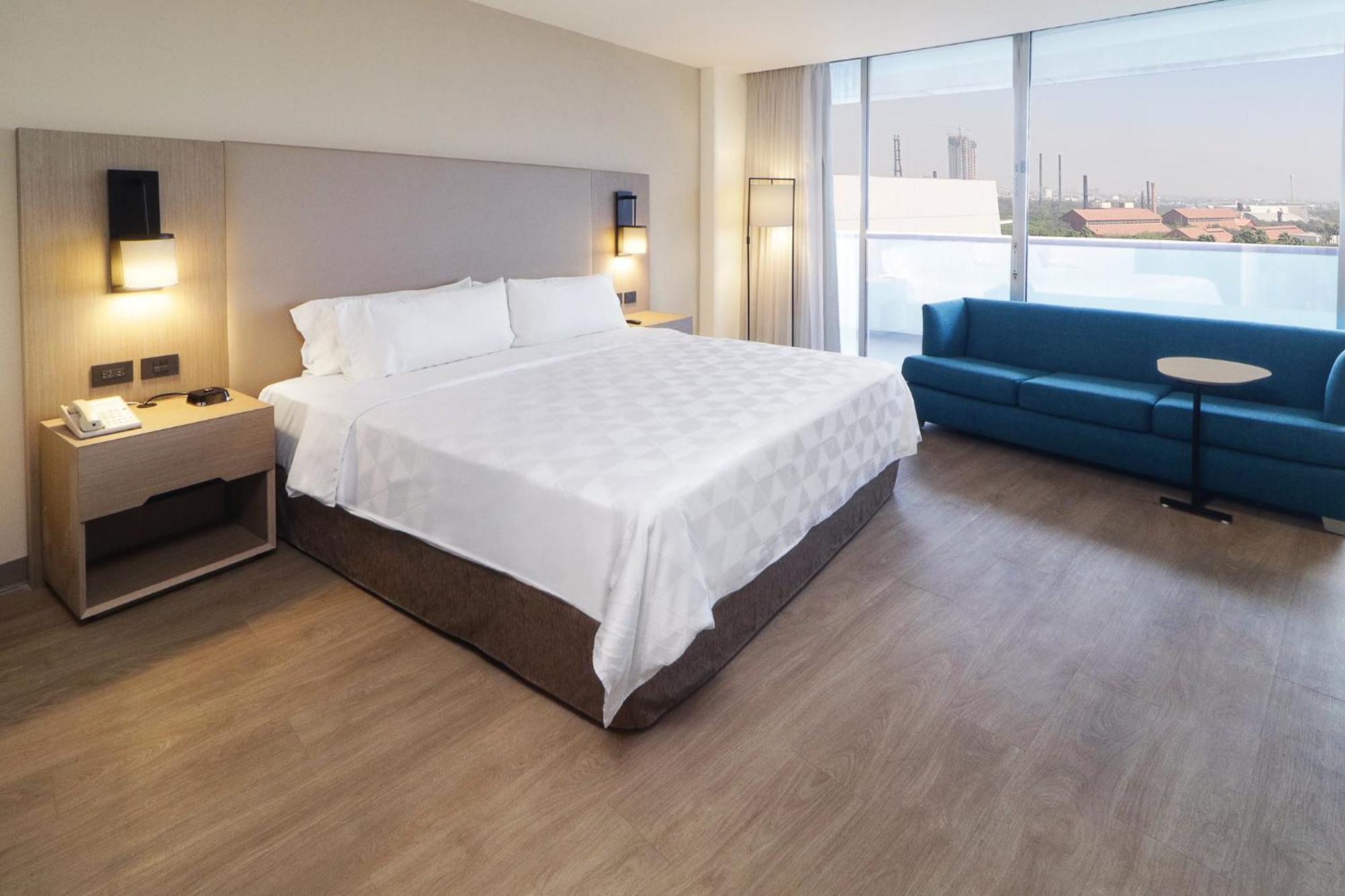 Holiday Inn Monterrey-Parque Fundidora By Ihg Ngoại thất bức ảnh A room at the Hilton London Heathrow